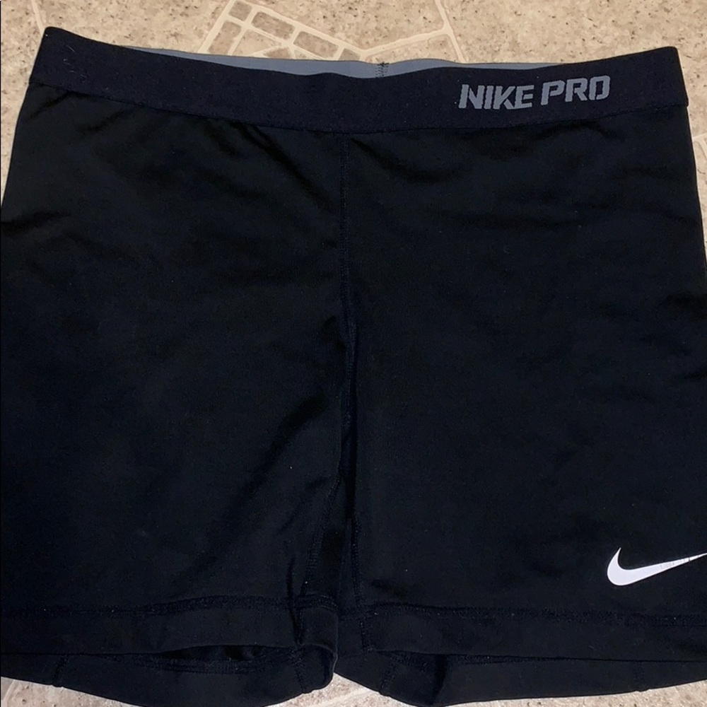 Black Nike Pro’s